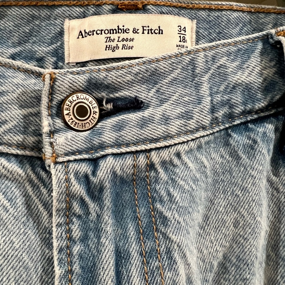 Abercrombie & Fitch Loose High-Rise Jeans